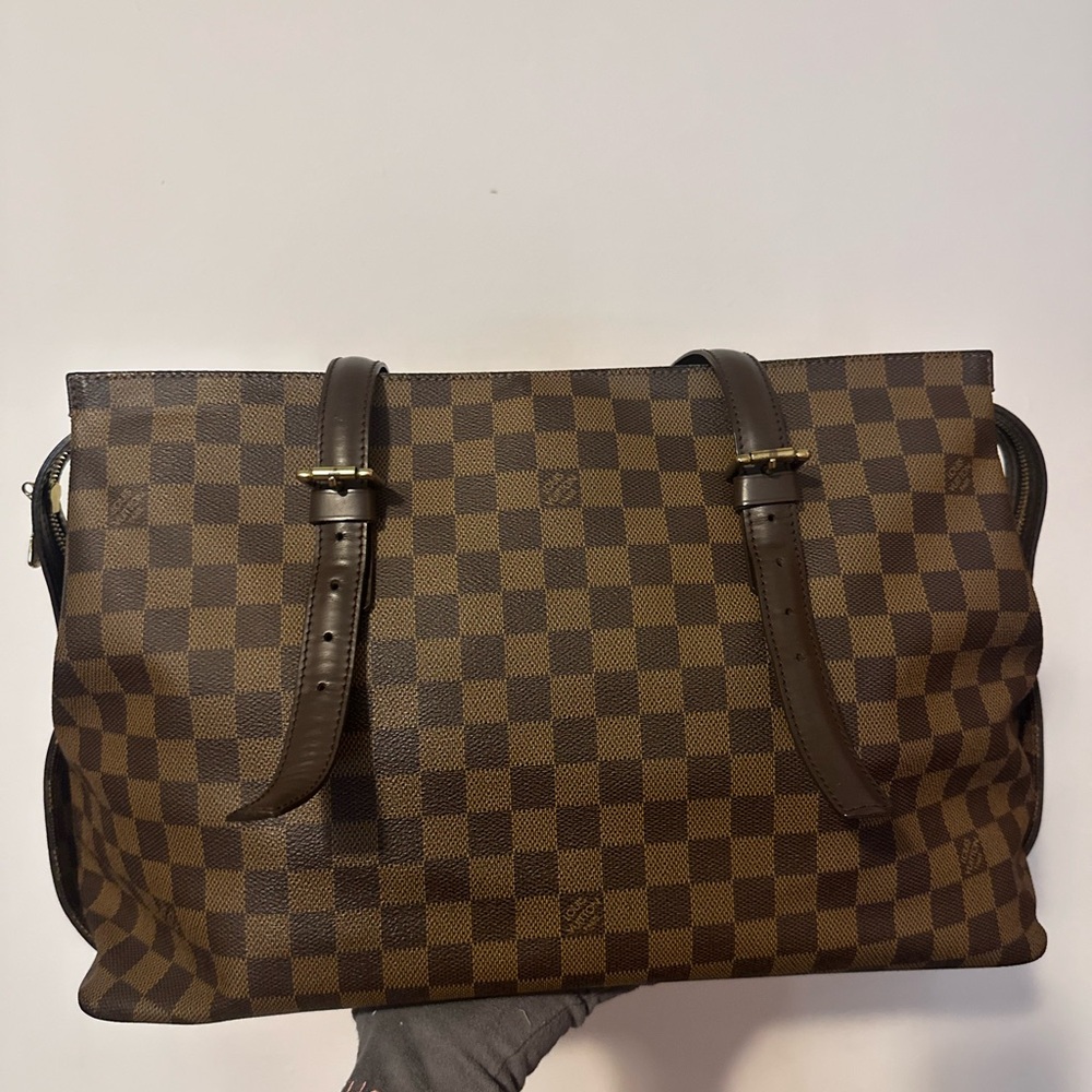 🚨SOLD FB🚨Authen 💯LV  Chelsea shoulder bag